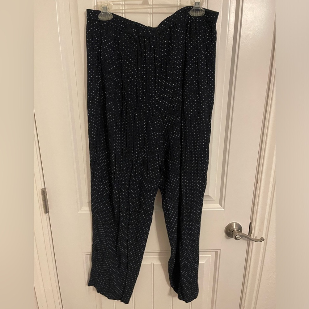 Chaus Sport L Black with White tiny polkadots Print Straight Leg Pull On